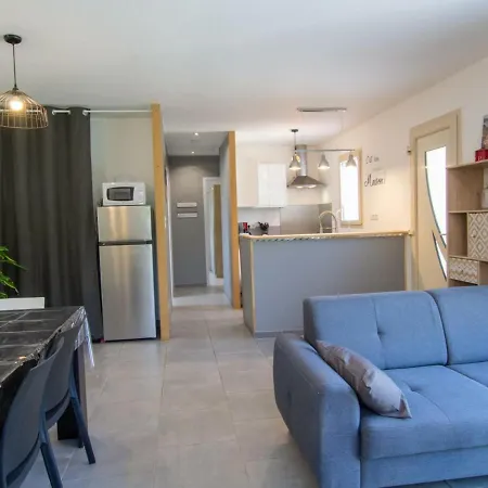 **gite Cosy Avec Terrasses Et Jardin A 7 Km De Montignac, Equipe, Ideal Pour Explorer La Dordogne** - Fr-1-616-202 * Auriac-du-Perigord