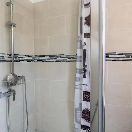 **gite Cosy Avec Terrasses Et Jardin A 7 Km De Montignac, Equipe, Ideal Pour Explorer La Dordogne** - Fr-1-616-202 *